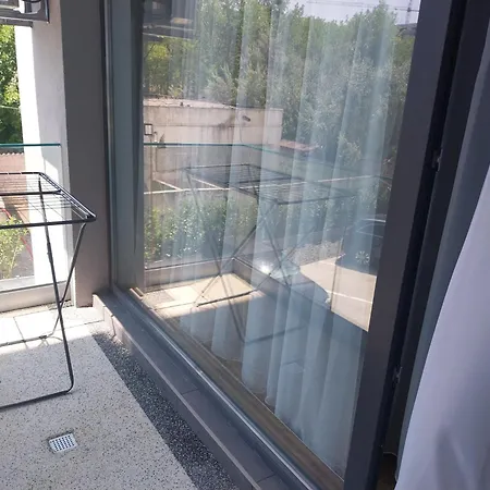 Malul Marii - First Line Cu La Mare