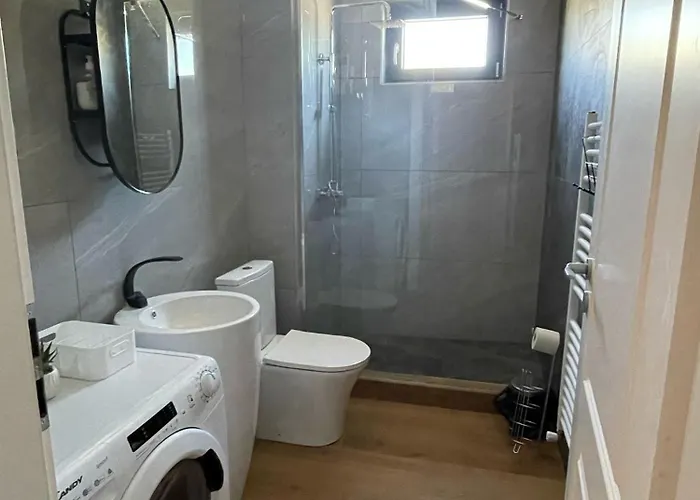 Malul Marii - First Line Cu La Mare *