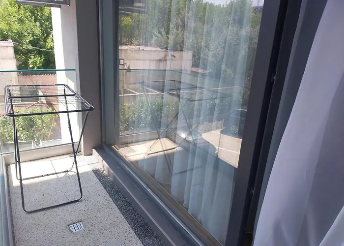 Malul Marii - First Line Cu La Mare